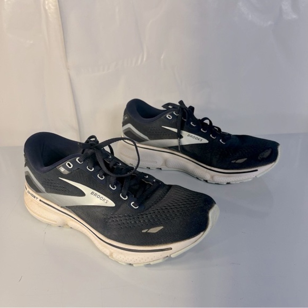 Brooks Navy Blue Ghost Running Shoes, women’s size 8